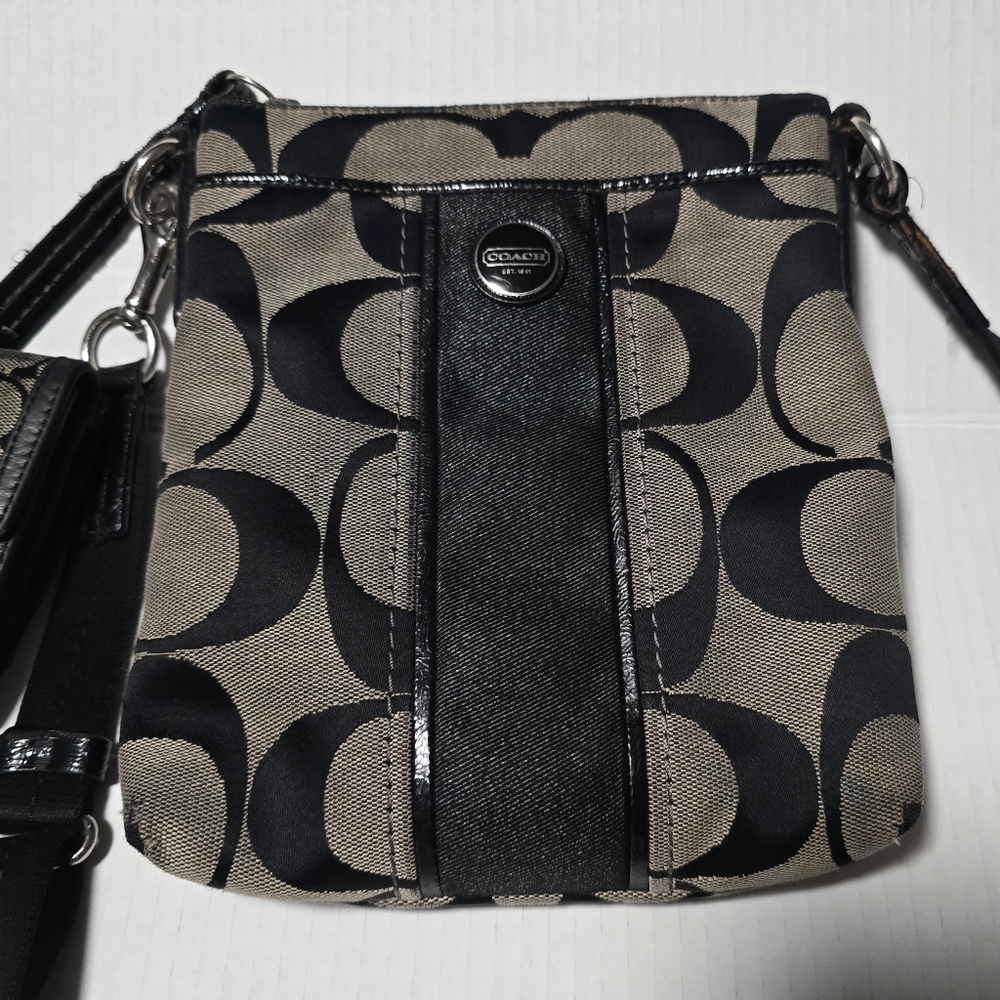 Coach Signature Crossbody Bag With Purse - Picture 2 of 16